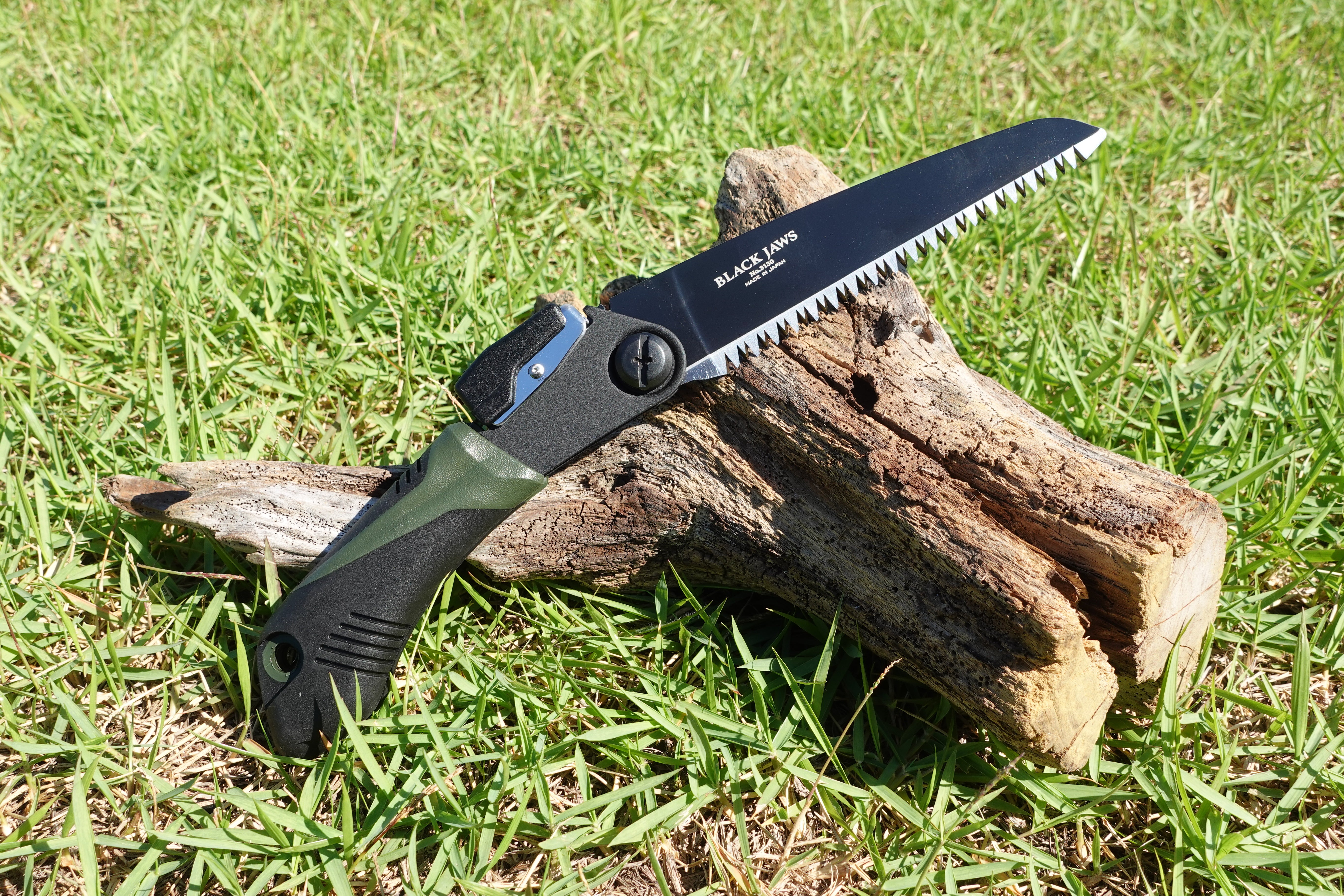 折り込み式ノコギリ「BLACK JAWS」万能目 130mm/210mm